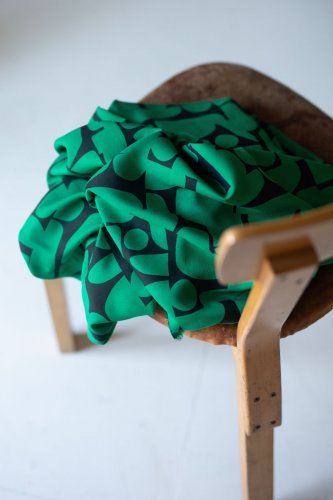 Viskose Crepe mit LENZING™ ECOVERO™ Fasern - Shady Shapes - jolly green - Mind the Maker