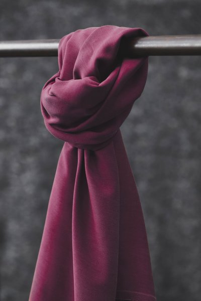 Smooth Drape Twill mit TENCEL™ - cherry - MeetMilk