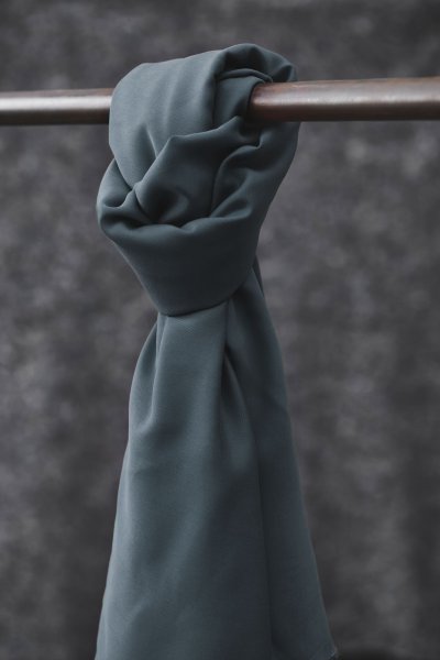 Smooth Drape Twill mit TENCEL™ - dusty blue - MeetMilk