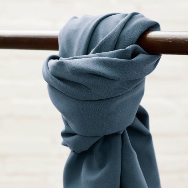 Soft Stretch Twill mit TENCEL™ - dusty blue - meetMilk