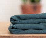 Smooth Drape Twill mit TENCEL™ - emerald - MeetMilk